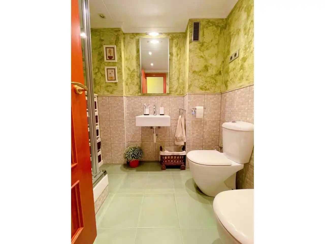Bathroom of Flat for sale in Cerdanyola del Vallès  with Heating, Furnished and Balcony