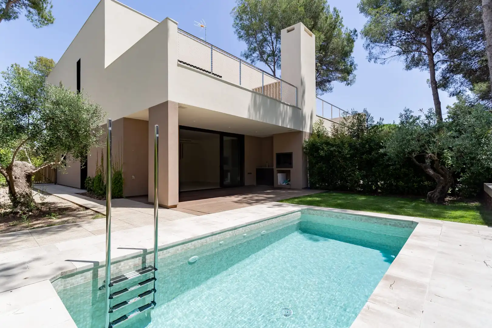 Piscina de Casa adosada en venda en Salou amb Aire condicionat, Calefacció i Terrassa