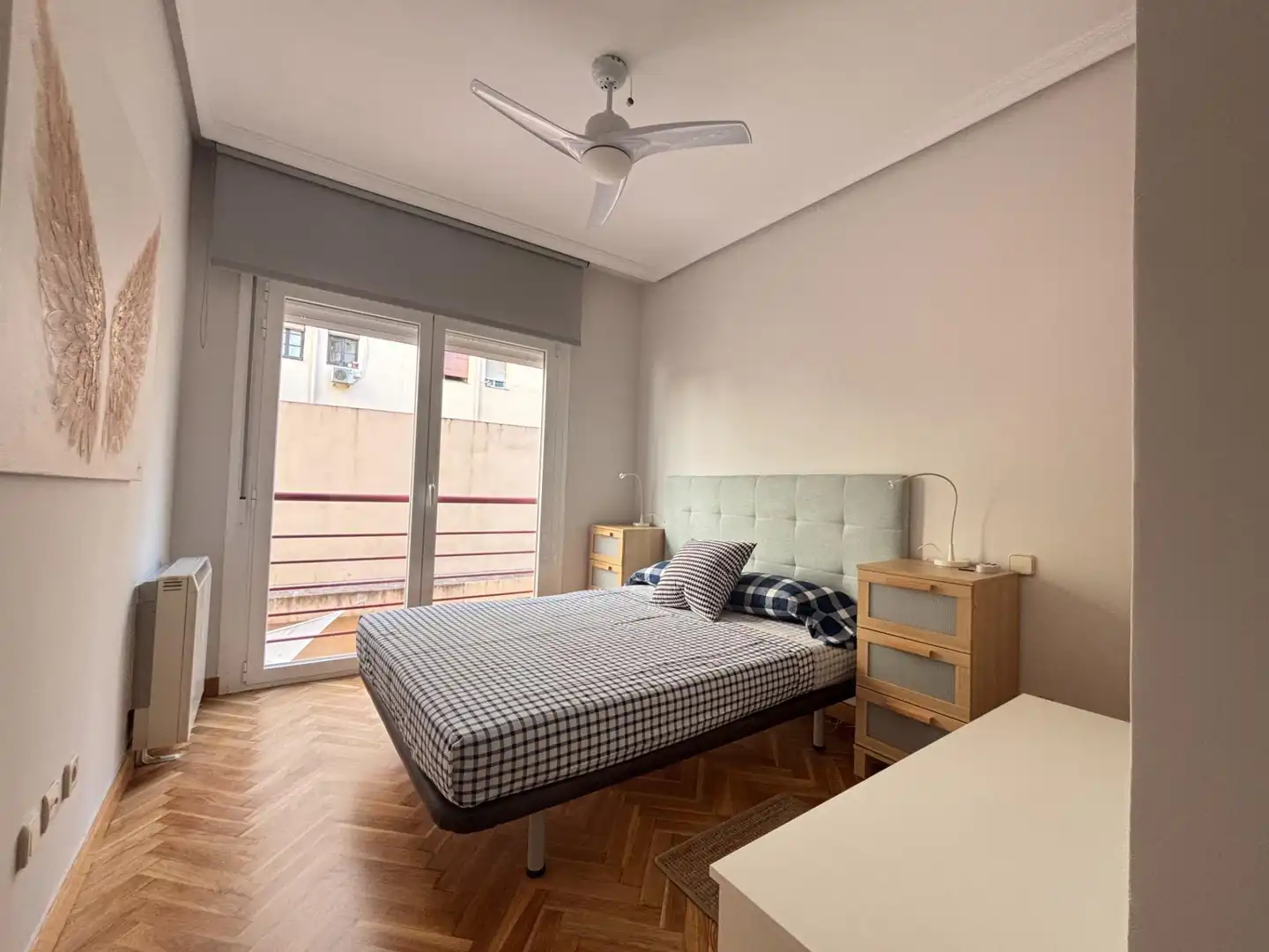Schlafzimmer von Wohnung zur Miete in Madrid mit Klimaanlage, Heizung und Parkett