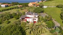 Vista exterior de Casa o xalet en venda en Carreño amb Calefacció, Parquet i Terrassa