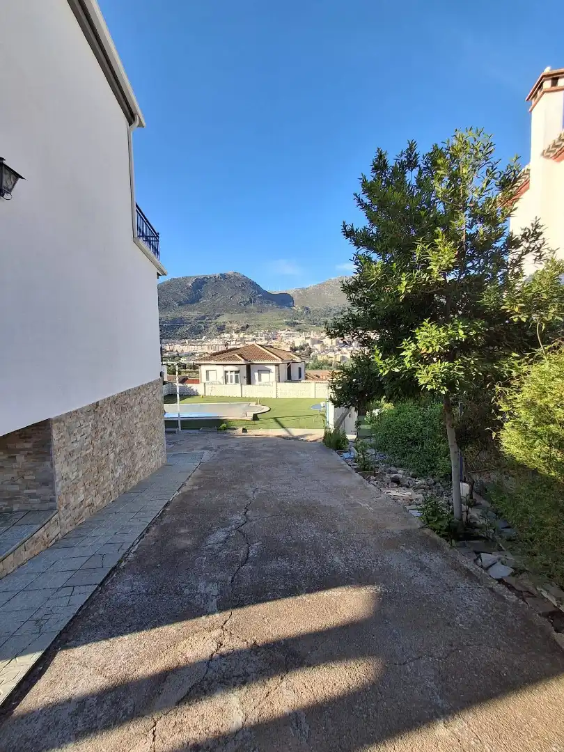 Außenansicht von Haus oder Chalet zum Verkauf in Loja mit Heizung, Privatgarten und Terrasse