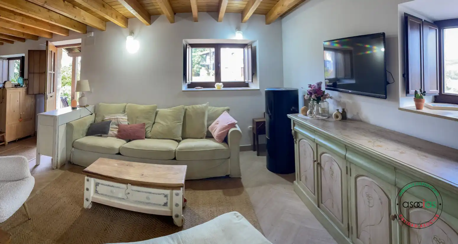 Sala d'estar de Casa adosada en venda en Villaviciosa amb Calefacció i Jardí privat