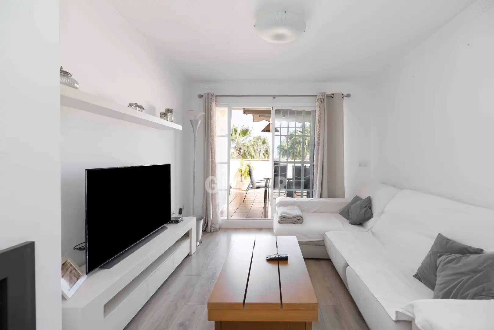 Sala de estar de Casa adosada en venta en Torremolinos con Calefacción, Jardín privado y Piscina