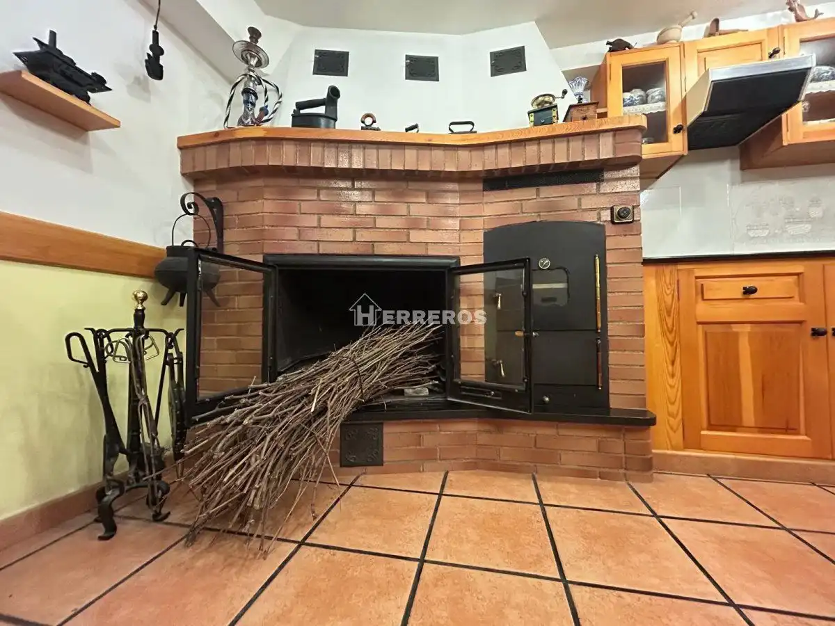 Casa adosada en venta en Baños de Río Tobía con Aire acondicionado, Calefacción y Parquet