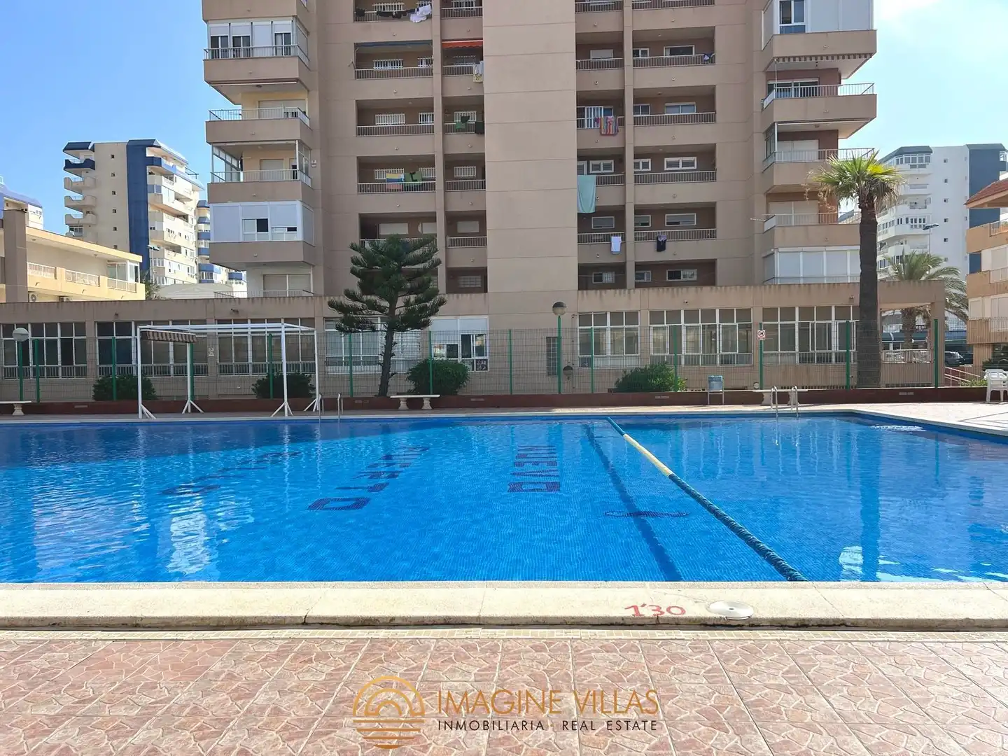 Piscina de Apartamento en venta en La Manga del Mar Menor con Amueblado y Piscina comunitaria