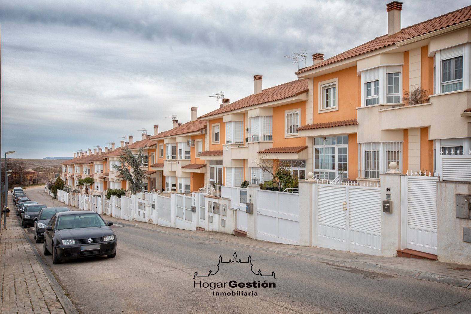 Außenansicht von Einfamilien-Reihenhaus zum Verkauf in Ontígola mit Heizung, Parkett und Gemeinschaftspool