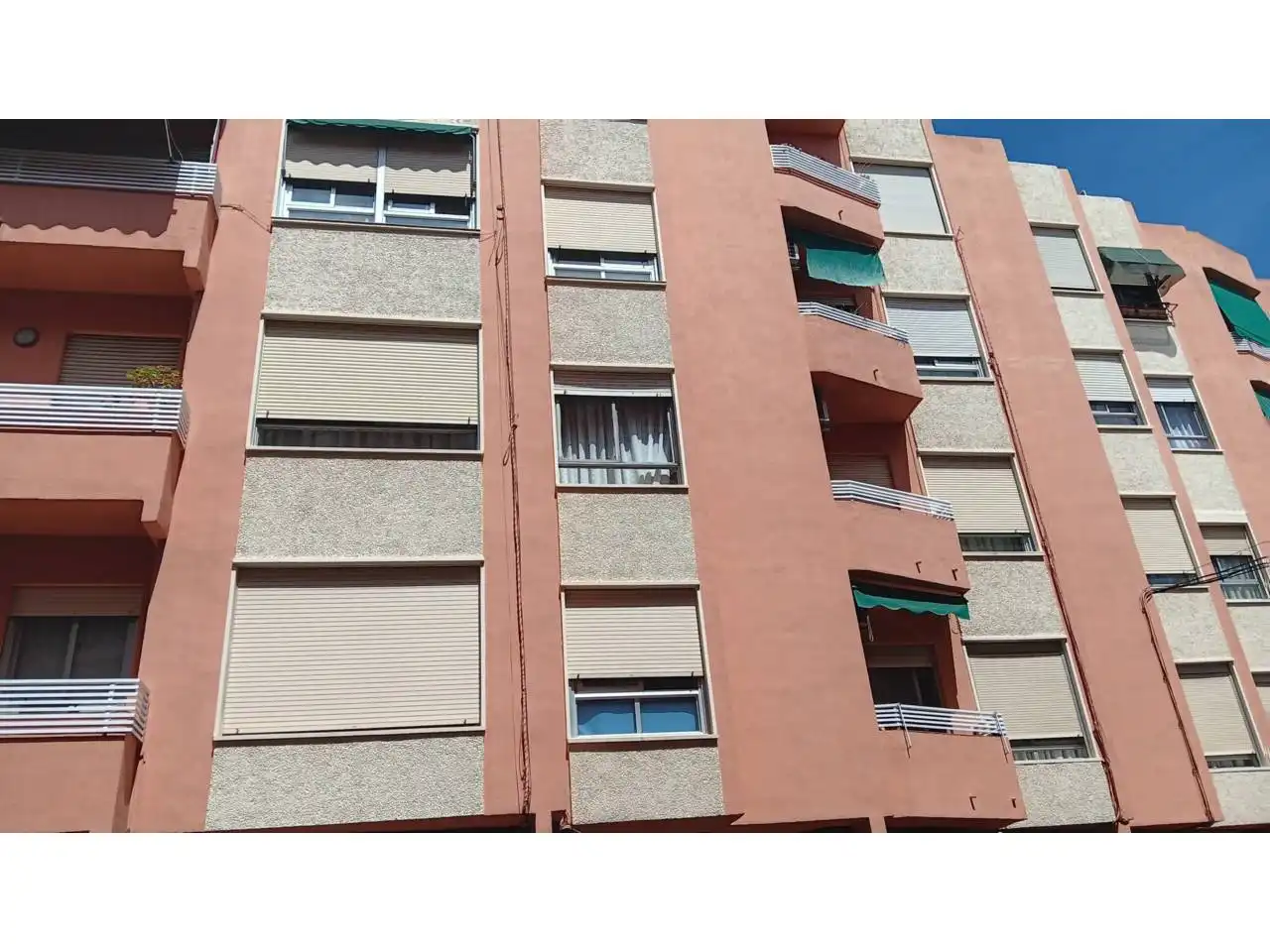 Vista exterior de Piso en venta en Torrent con Terraza y Balcón