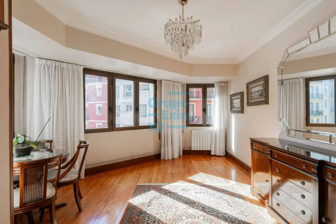 Comedor de Piso en venta en Donostia - San Sebastián  con Calefacción y Balcón