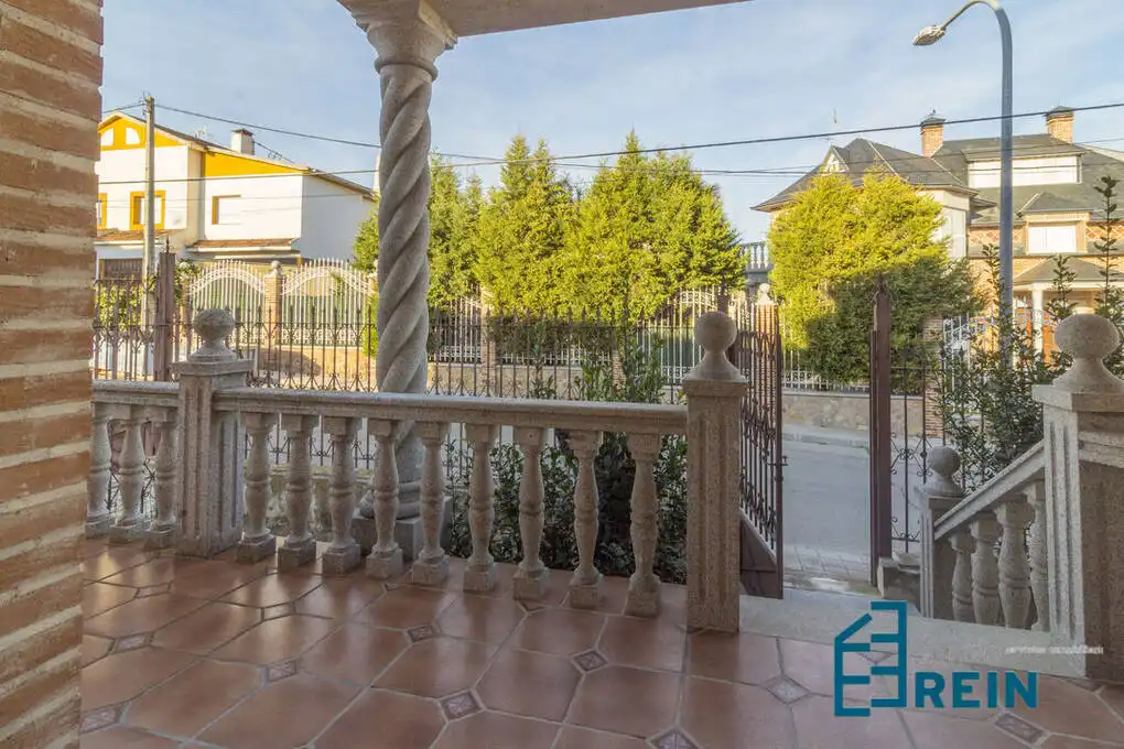 Chalet con jardín en venta en LARGO CABALLERO 1, imagen 5