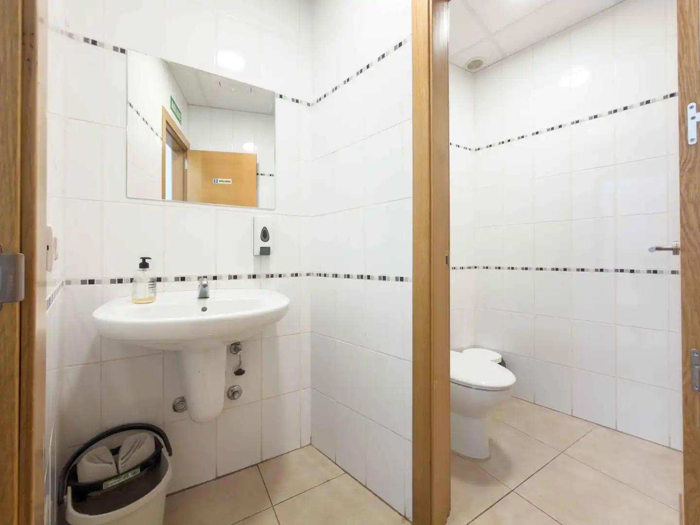 Bathroom of Commercial properties for rent in Güímar