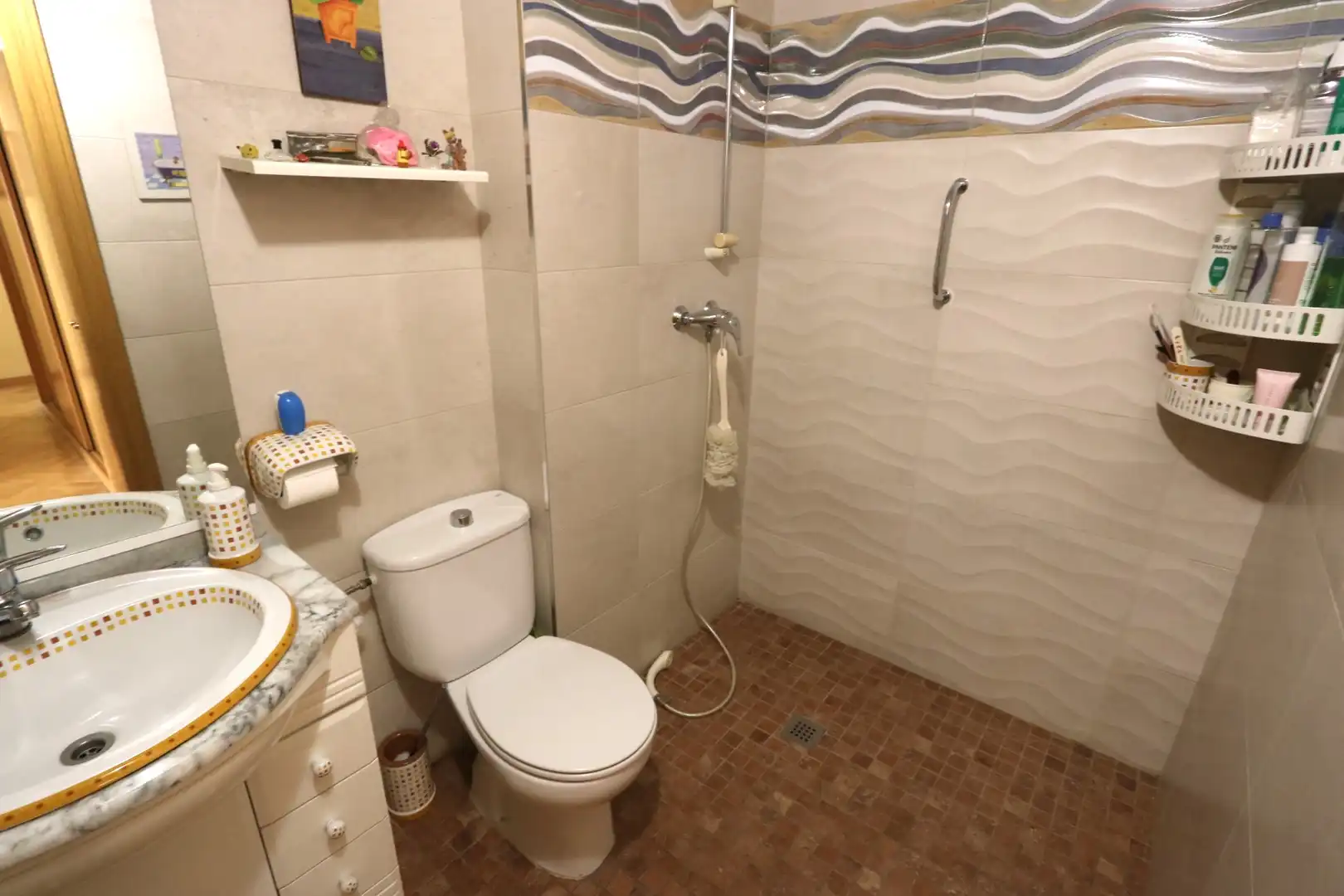 Bathroom of Flat for sale in Madrid  with Air Conditioner, Heating and Parquet flooring