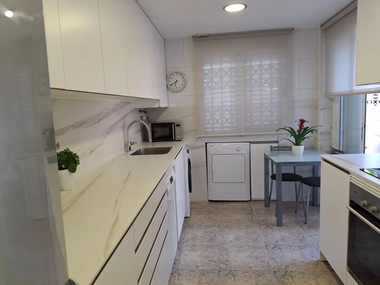 Küche von Einfamilien-Reihenhaus zum Verkauf in Oropesa del Mar / Orpesa mit Klimaanlage und Balkon