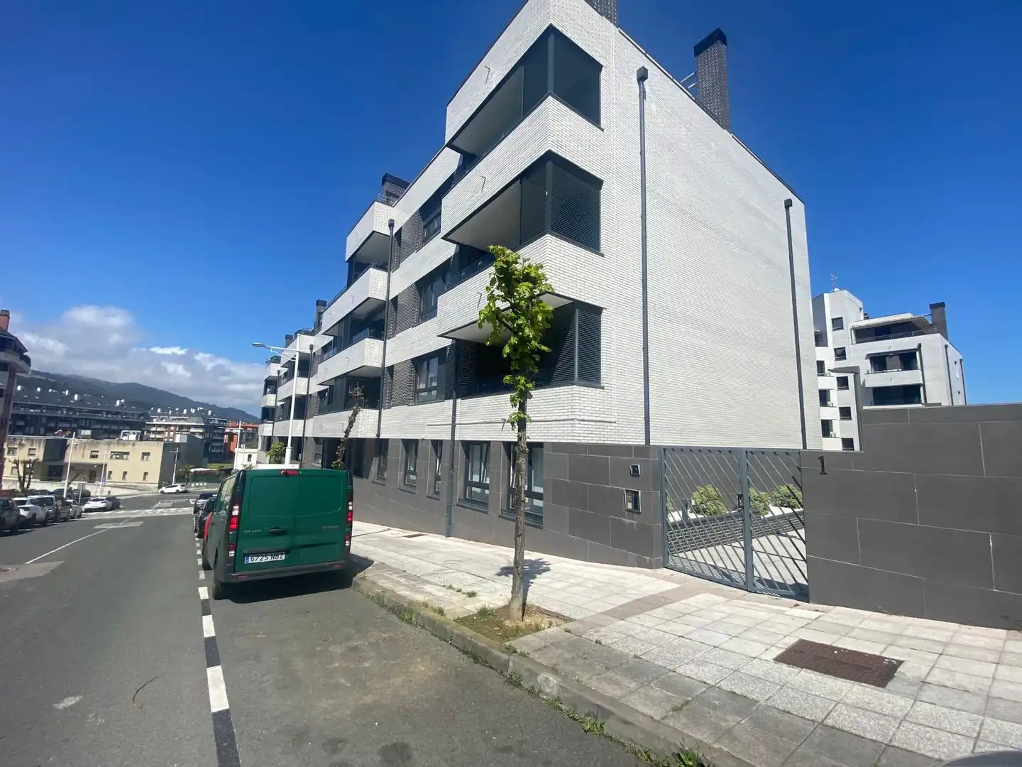 Vista exterior de Piso en venta en Castro-Urdiales con Calefacción, Jardín privado y Terraza