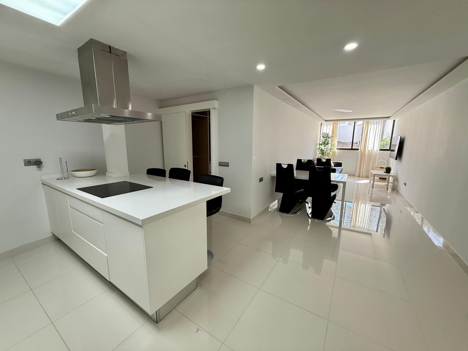 Cuina de Apartament en venda en San Bartolomé de Tirajana amb Jardí privat i Piscina comunitària