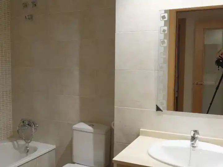 Bany de Pis en venda en Vic amb Balcó