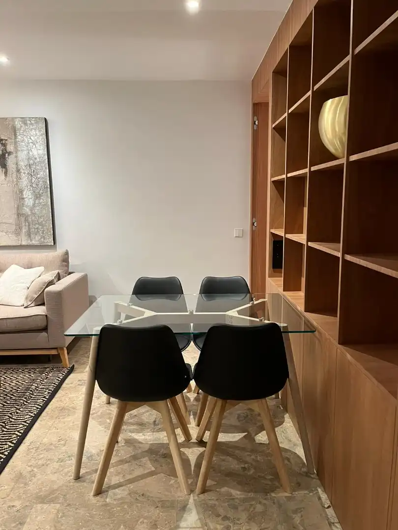 Menjador de Apartament de lloguer en Madrid amb Aire condicionat, Calefacció i Moblat