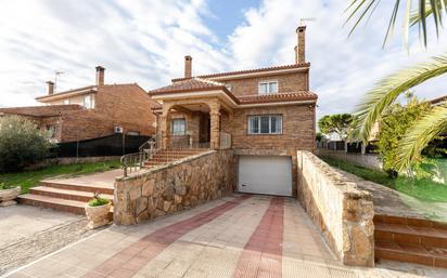 Vista exterior de Casa o chalet en venta en Ugena con Calefacción y Jardín privado