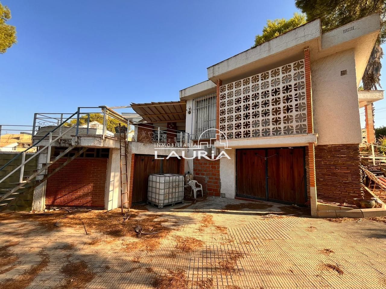 Exterior view of House or chalet for sale in Paterna  with Private garden, Terrace and Balcony