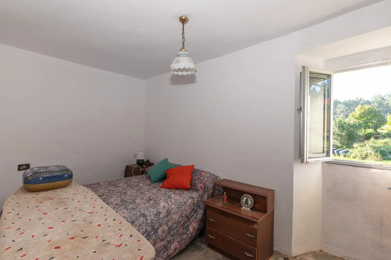 Dormitori de Finca rústica en venda en Monfero amb Moblat