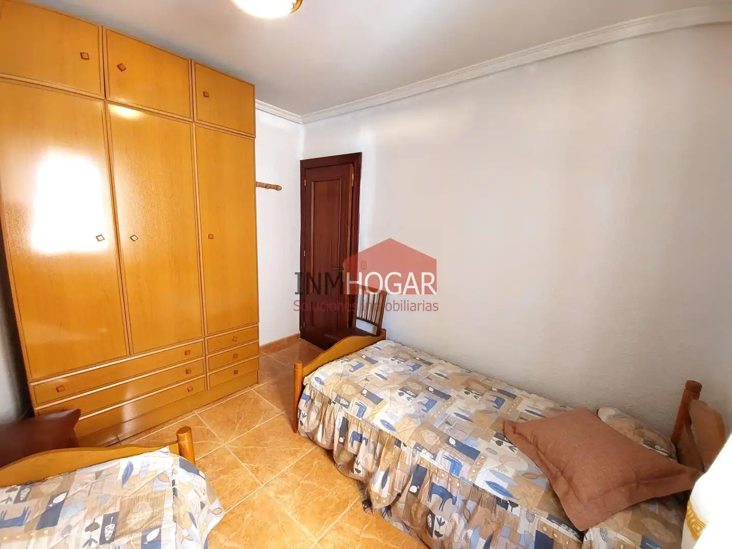 Dormitori de Casa o xalet en venda en Ávila amb Calefacció, Traster i Moblat