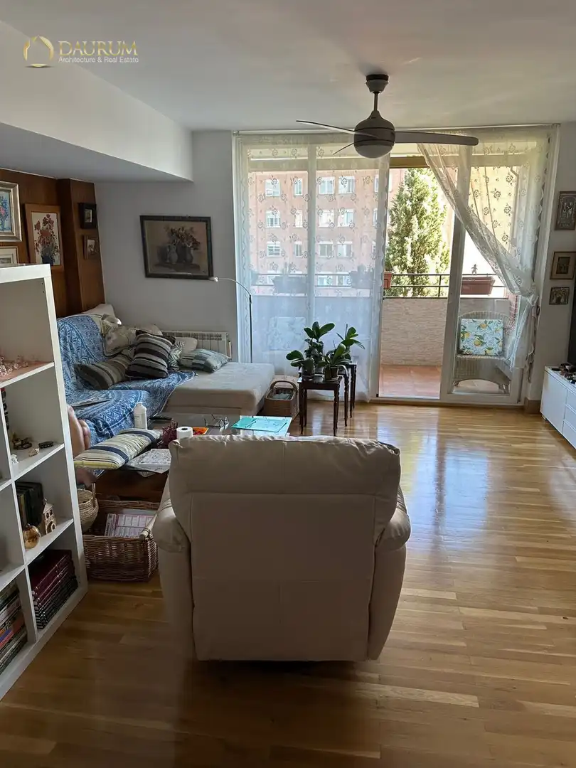 Living room of Flat for sale in  Madrid Capital  with Heating, Terrace and Storage room