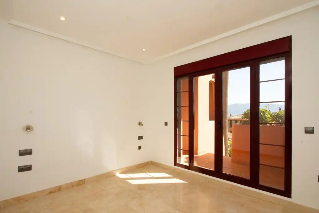 Bajo con piscina en venta en La Mairena, imagen 8