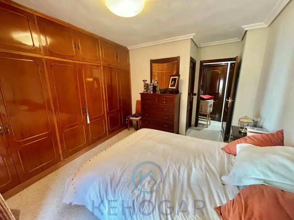 Bedroom of Flat for sale in Dos Hermanas