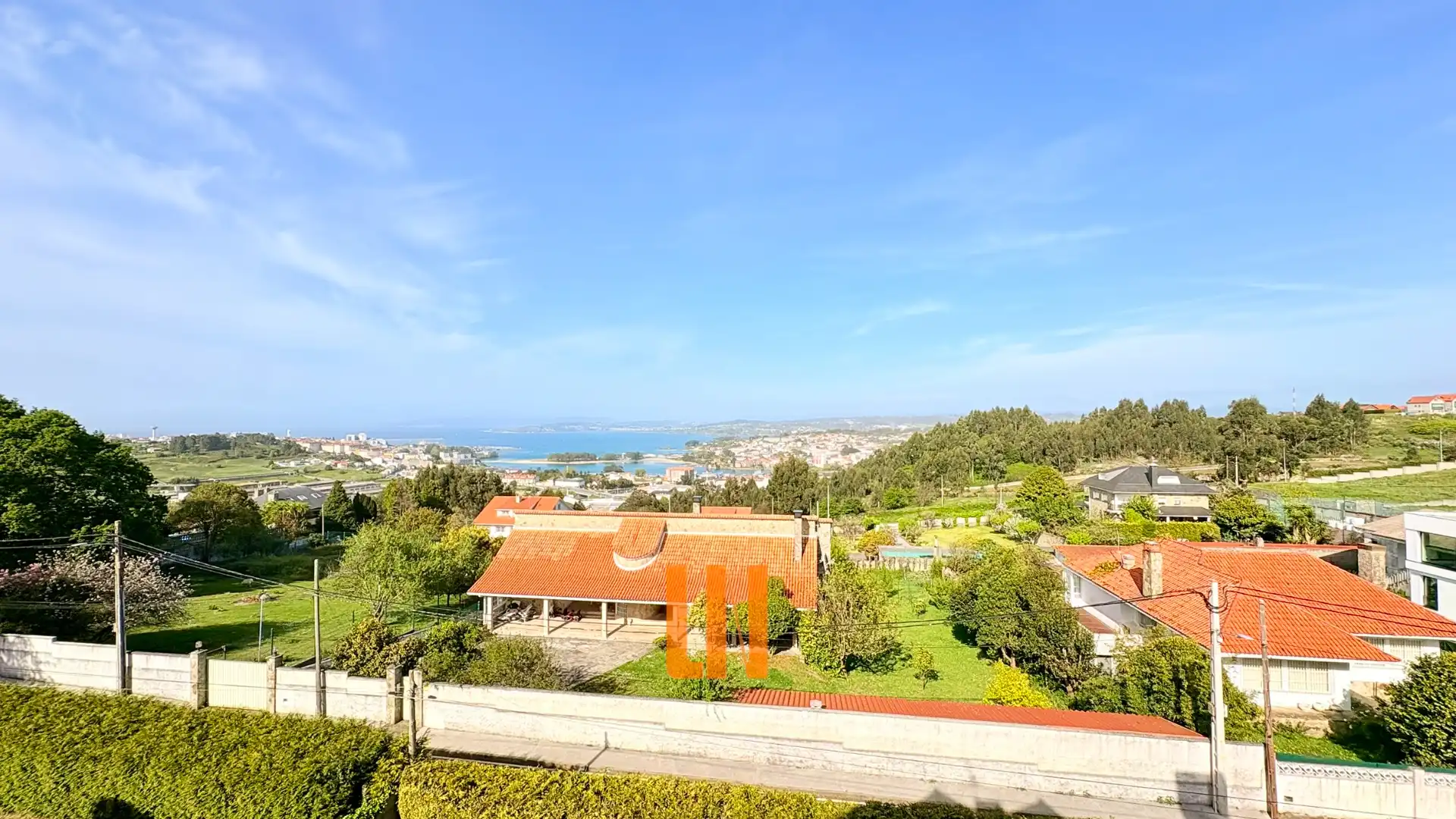 Vista exterior de Casa o xalet en venda en A Coruña Capital  amb Calefacció, Parquet i Terrassa