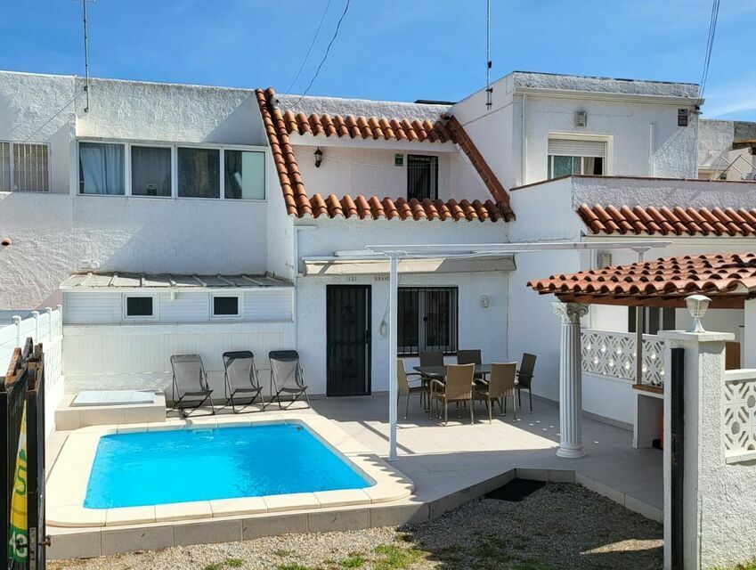 Swimming pool of House or chalet for sale in Empuriabrava  with Air Conditioner, Heating and Private garden