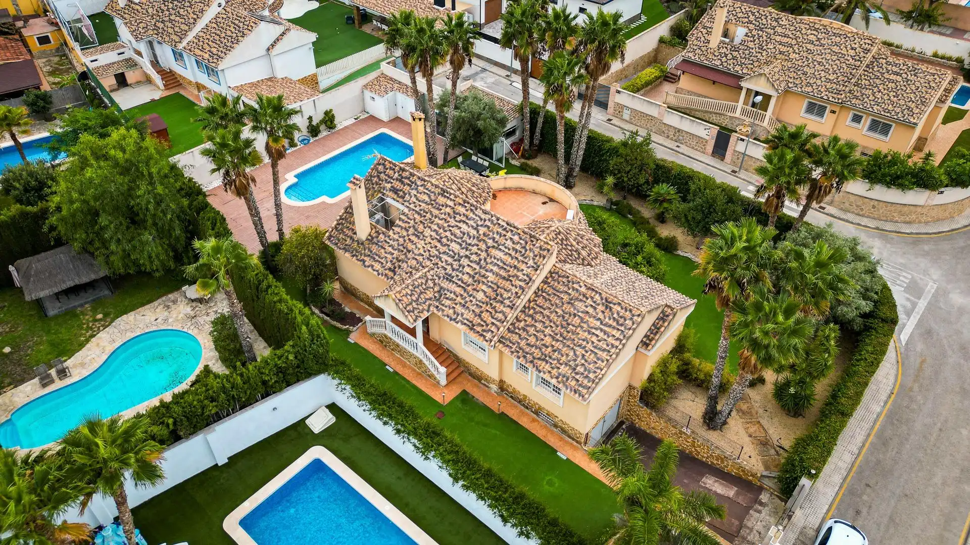 Vista exterior de Casa o chalet en venta en Mutxamel con Aire acondicionado, Calefacción y Jardín privado