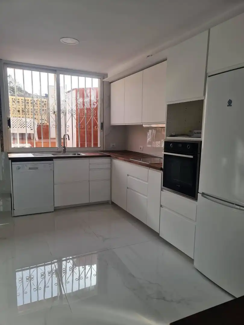 Cuina de Casa o xalet de lloguer en San Bartolomé de Tirajana amb Jardí privat, Terrassa i Moblat