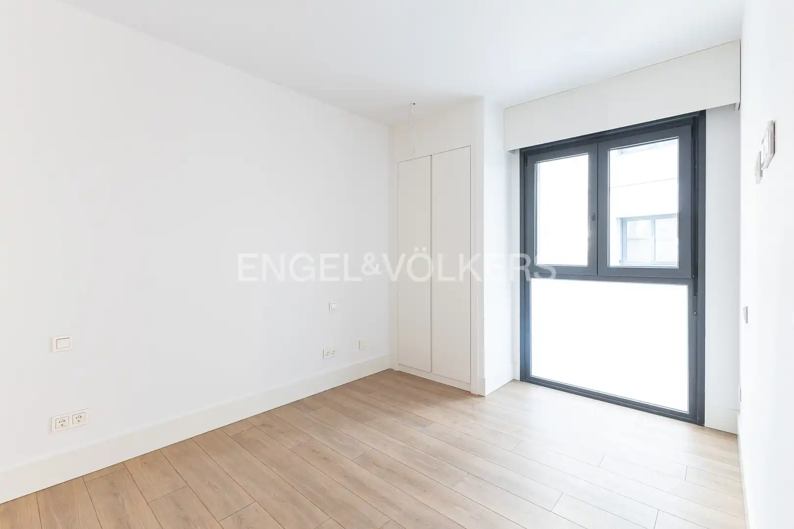 Bedroom of Flat for rent in Madrid  with Air Conditioner, Heating and Storage room