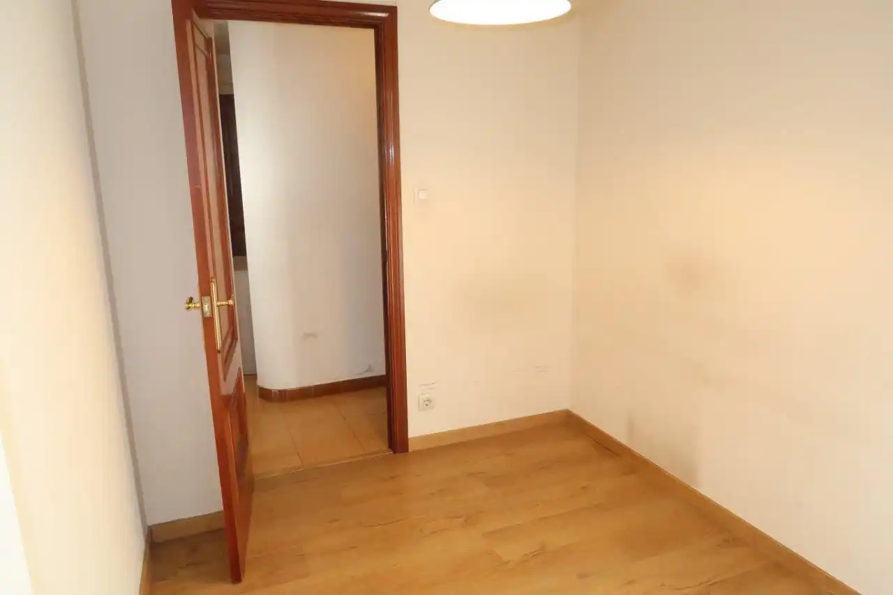 Bedroom of Flat for sale in A Coruña Capital   with Heating, Storage room and Furnished