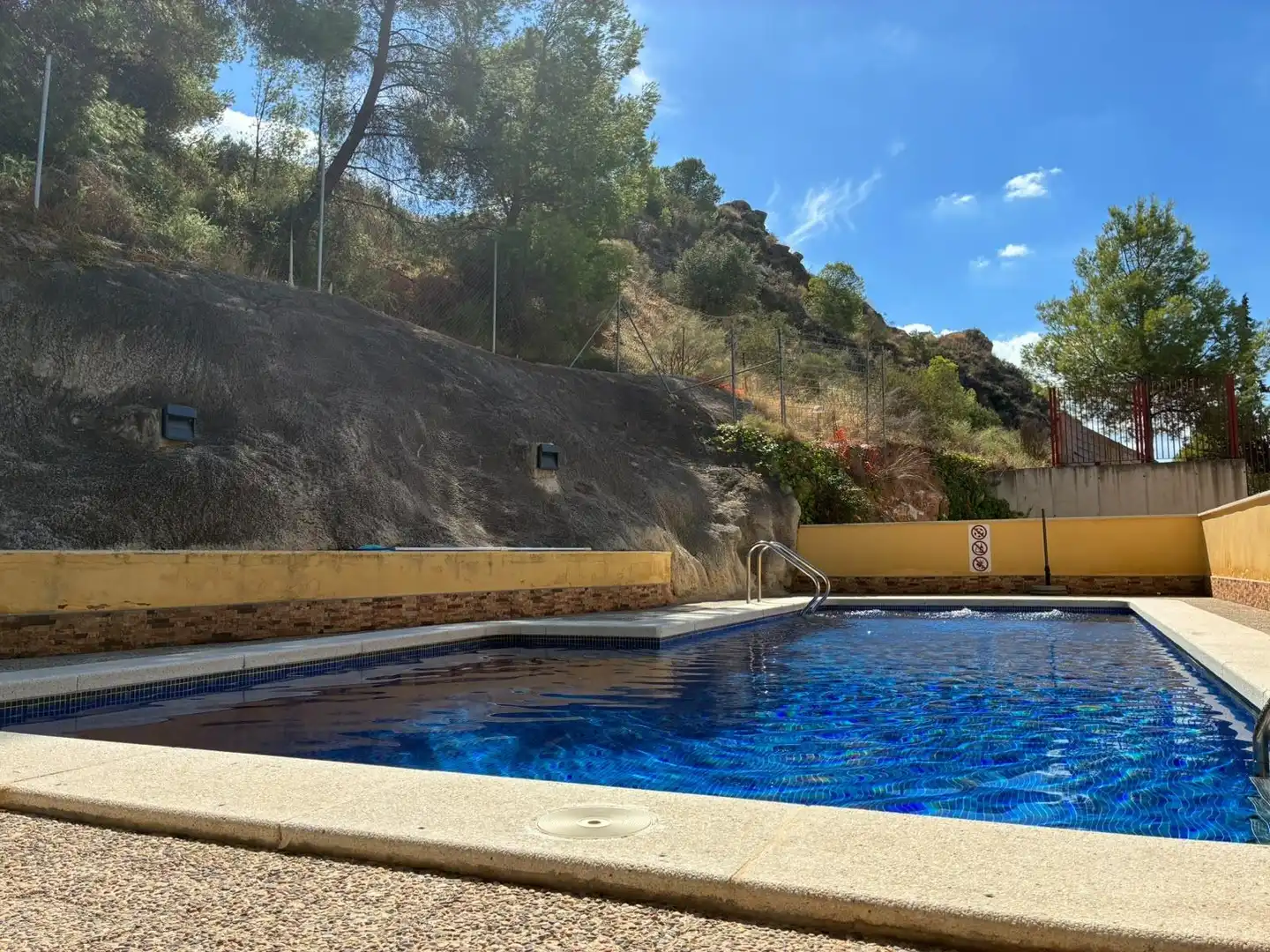 Maison mitoyenne avec piscine à louer à Pedanías Este
