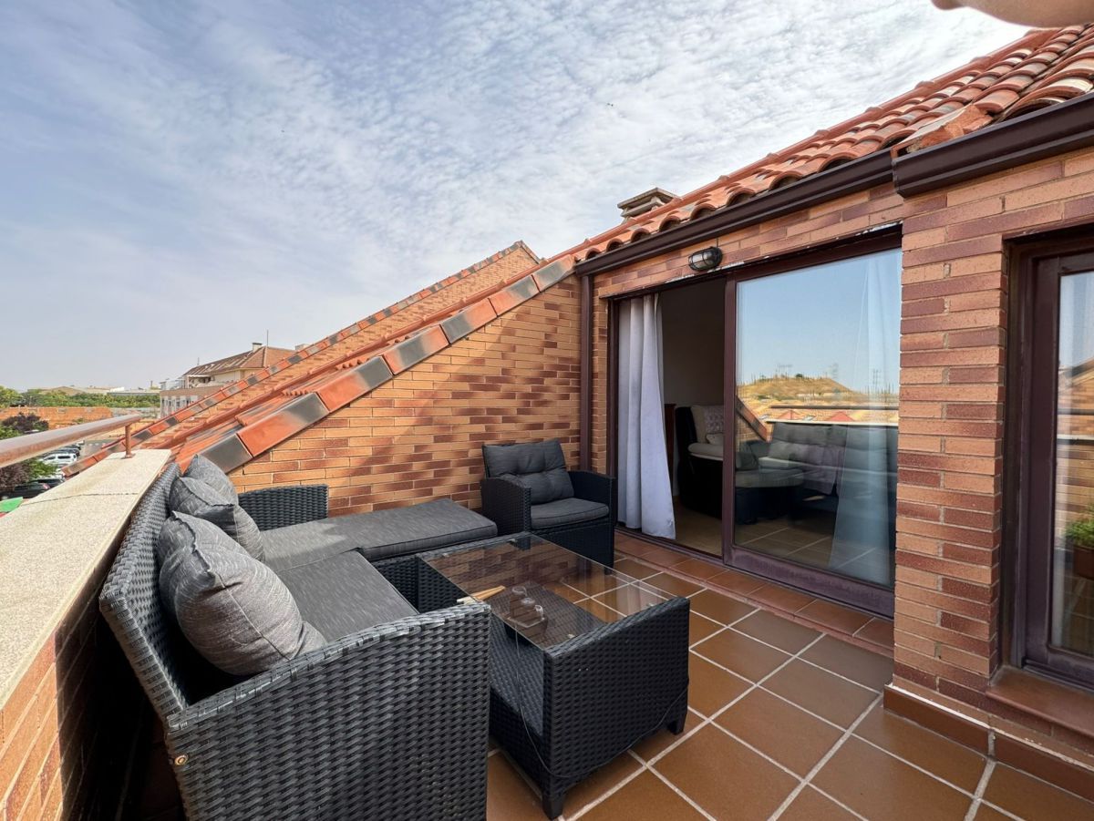 Terrace of Attic for sale in Valdepeñas  with Air Conditioner, Heating and Parquet flooring