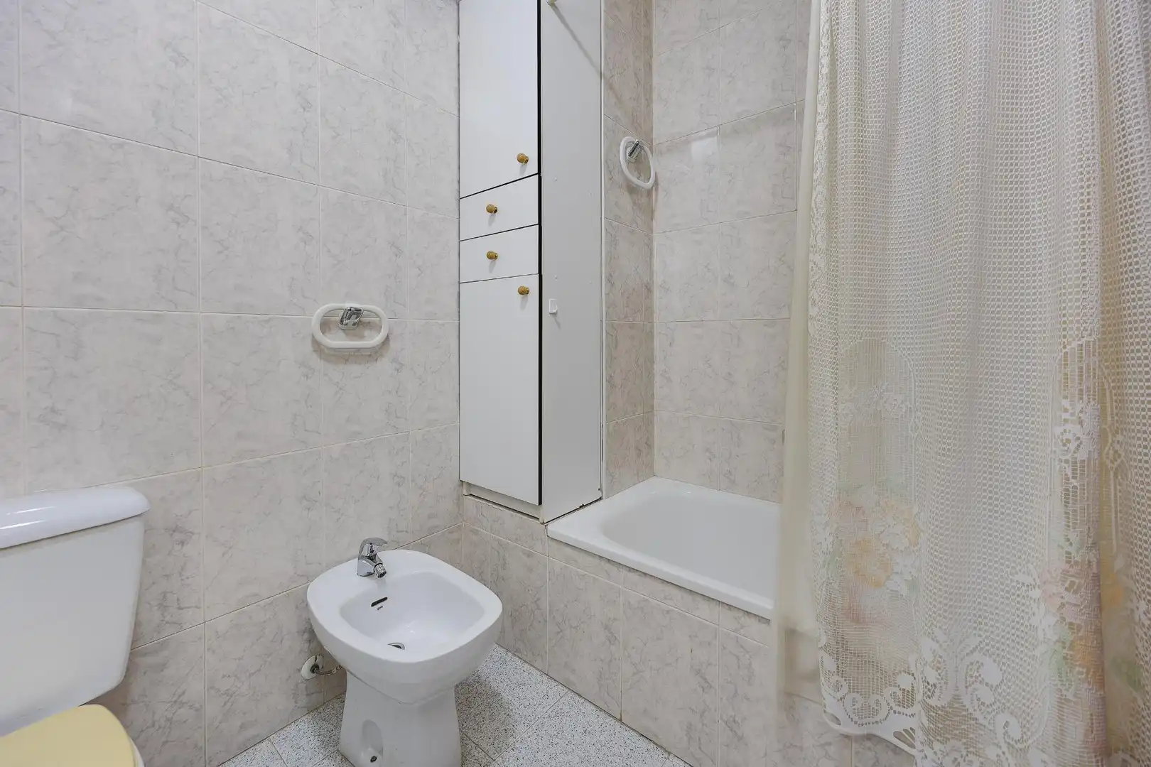 Baño de Estudio en venta en Torrevieja con Terraza, Amueblado y Balcón