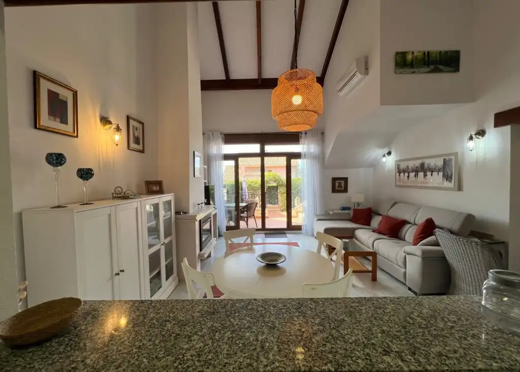 Sala d'estar de Casa o xalet en venda en Alicante / Alacant amb Aire condicionat, Calefacció i Jardí privat
