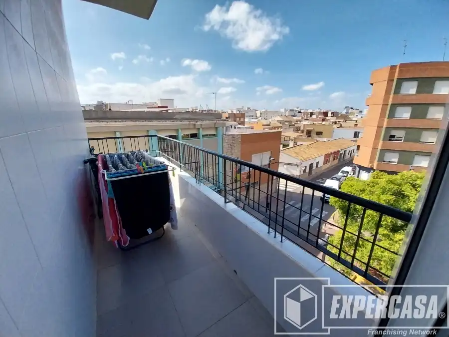 Vista exterior de Piso en venta en Torrent