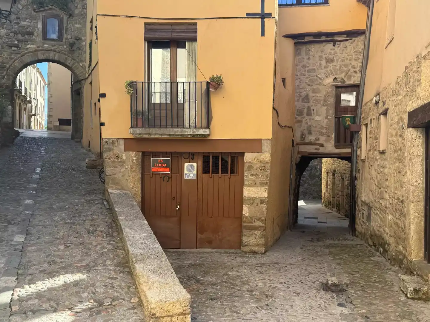 Außenansicht von Geschaftsraum zur Miete in Besalú