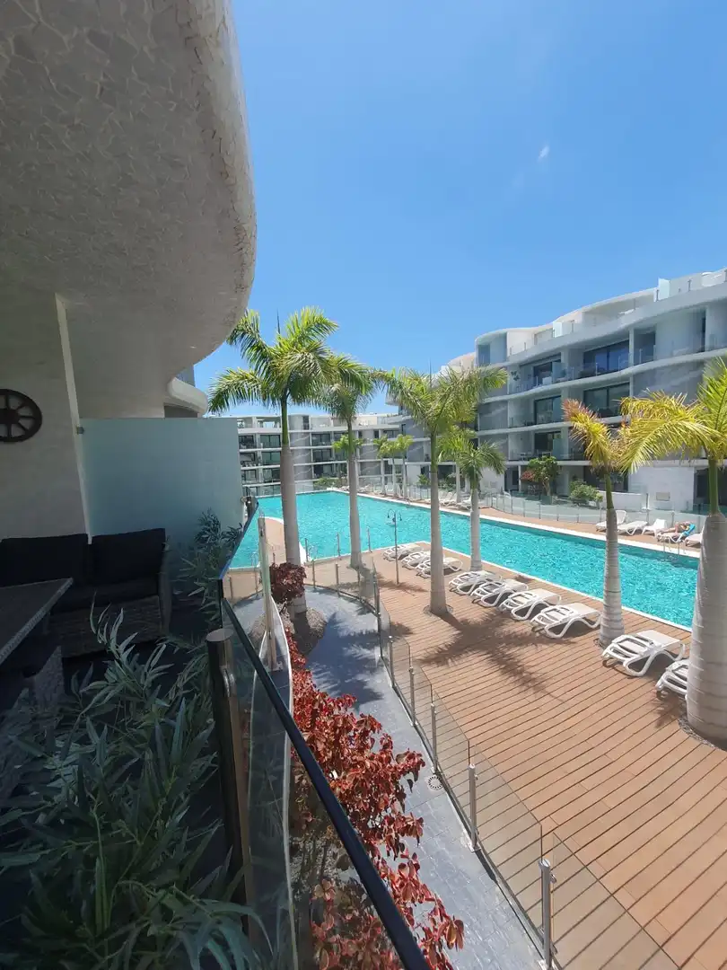 Piscina de Apartament de lloguer en Arona amb Aire condicionat, Terrassa i Moblat