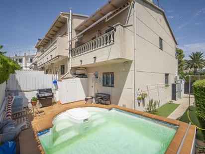 Exterior view of Single-family semi-detached for sale in El Vendrell  with Air Conditioner, Heating and Terrace