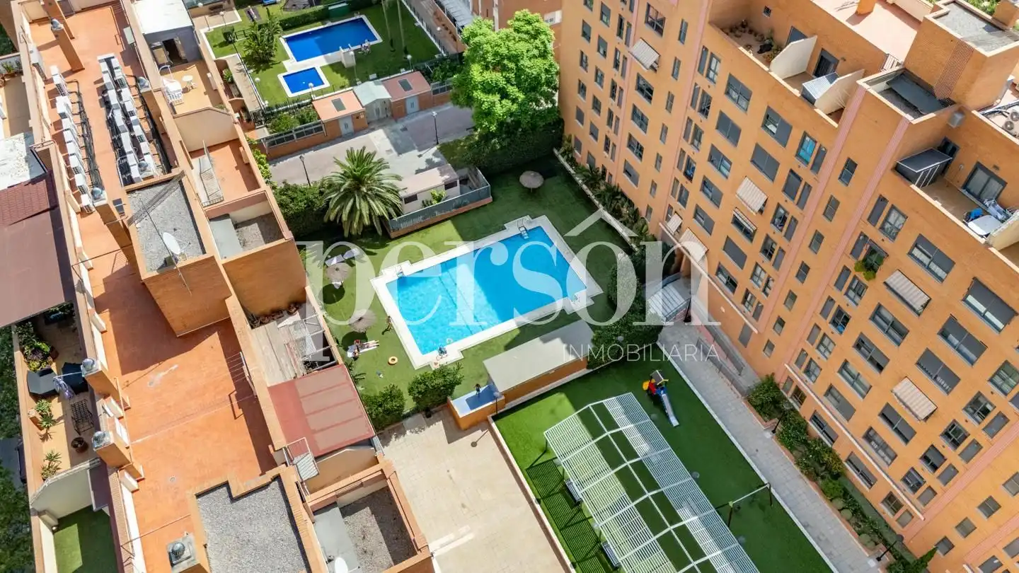 Piscina de Ático en venta en Valencia con Aire acondicionado, Terraza y Trastero