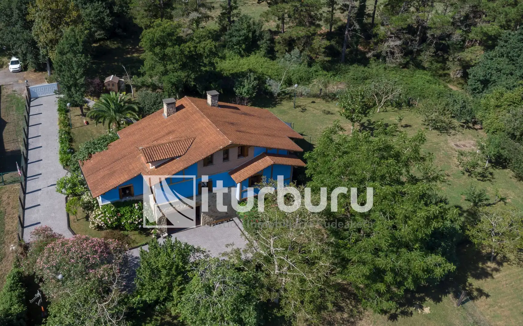 Casa amb jardí en venda a Gamiz-Fika