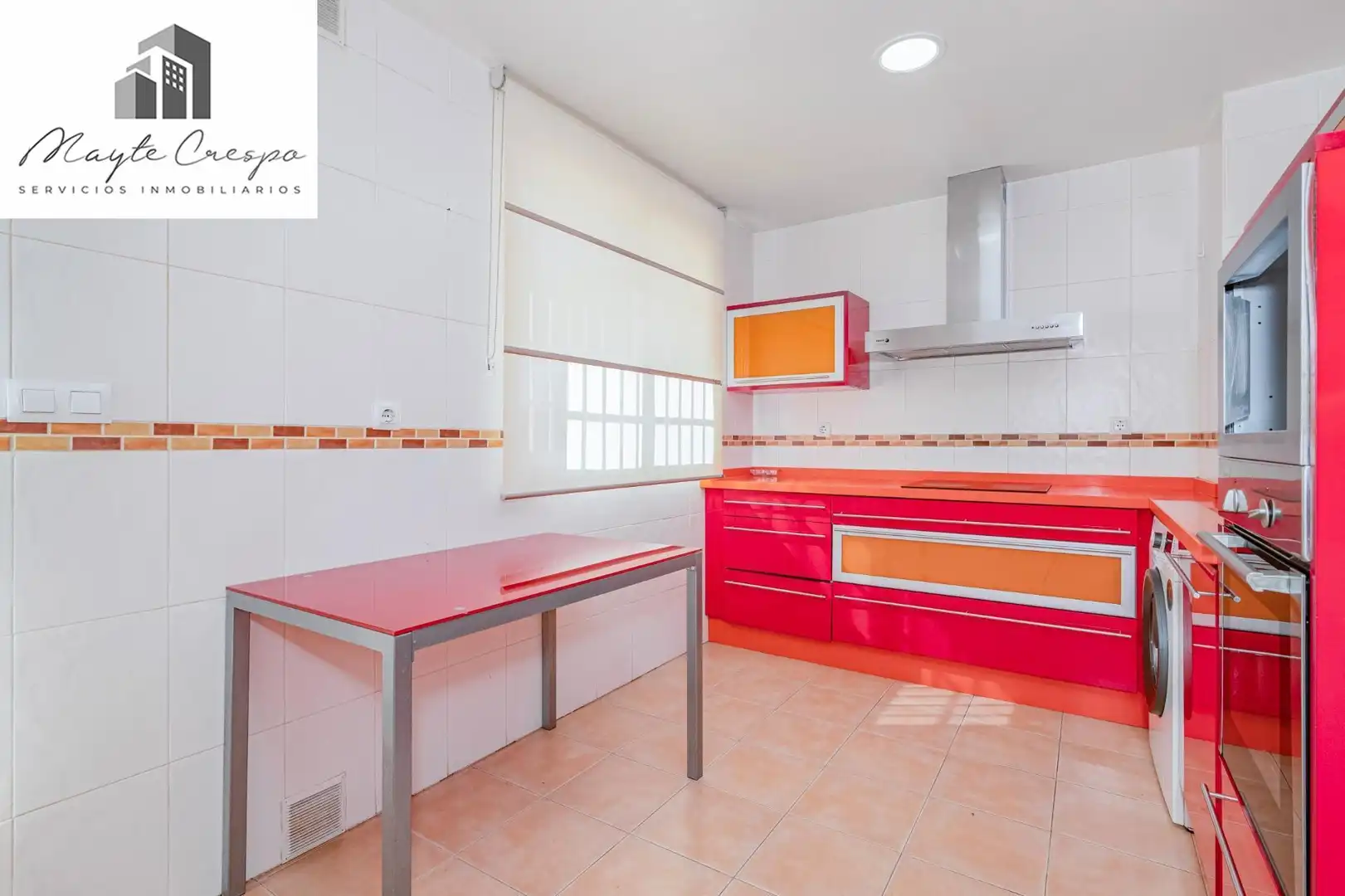 Casa aparellada amb terrassa en venda a Jun, imagen 8