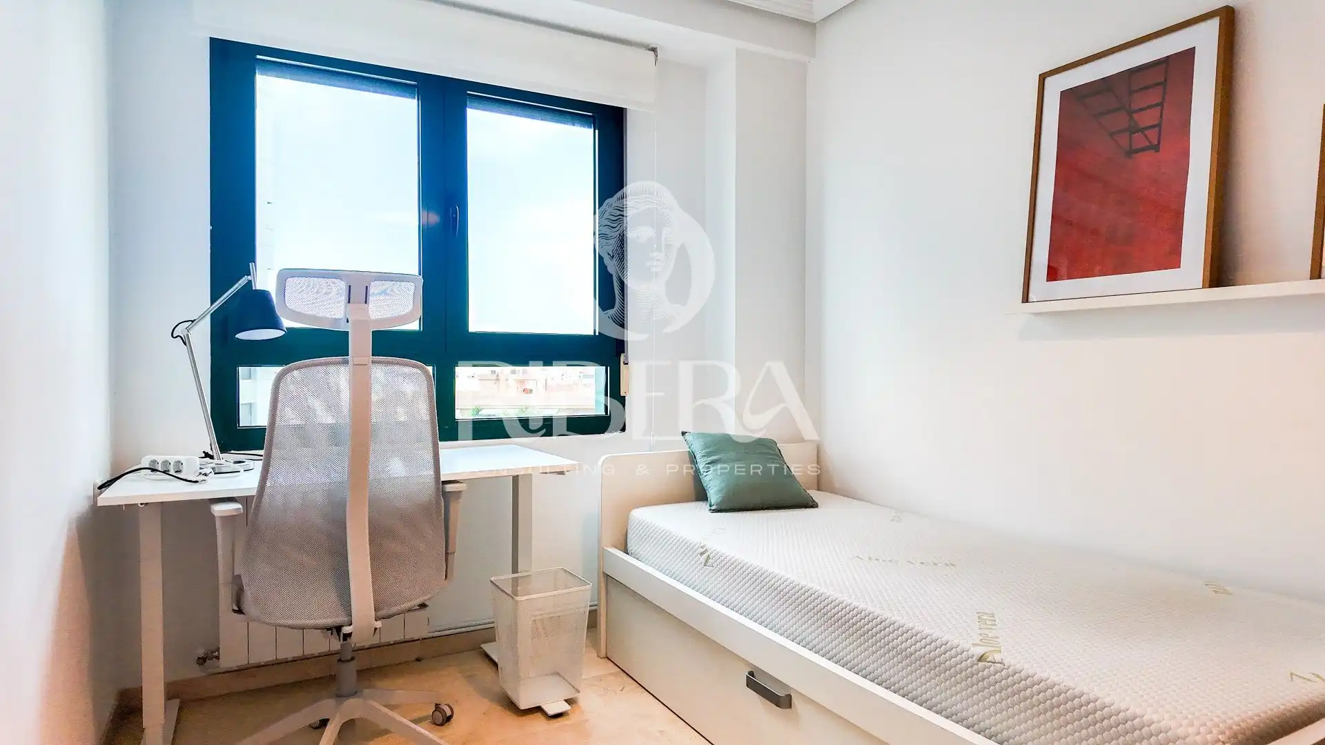 Schlafzimmer von Wohnung zur Miete in Valencia mit Klimaanlage, Heizung und Terrasse