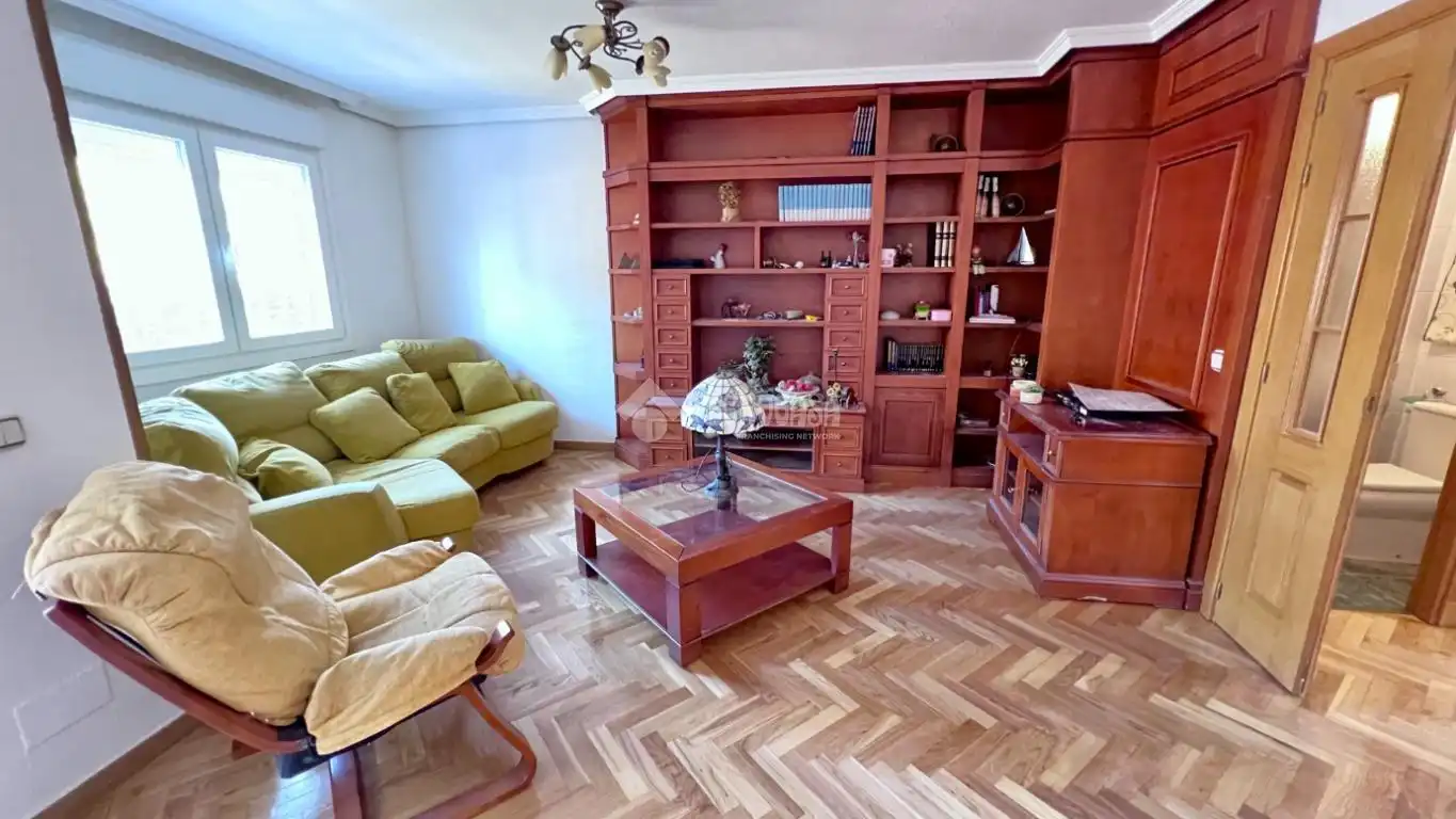 Sala d'estar de Casa adosada en venda en Alcalá de Henares