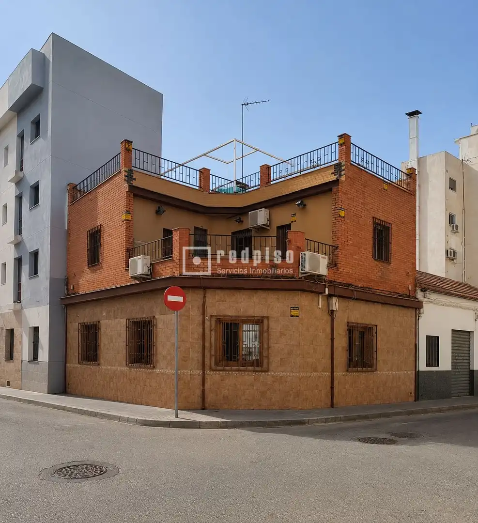 Vista exterior de Casa o xalet en venda en Málaga amb Aire condicionat, Terrassa i Traster
