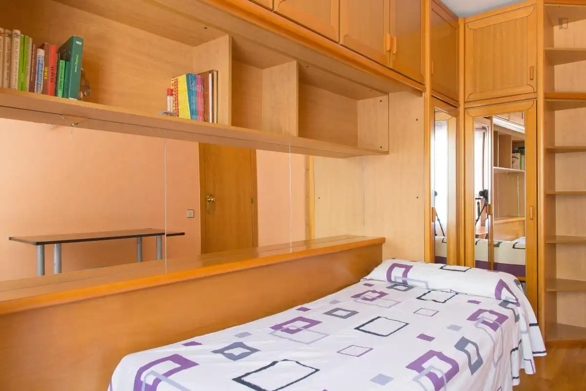 Room in Almeda - El Corte Inglés