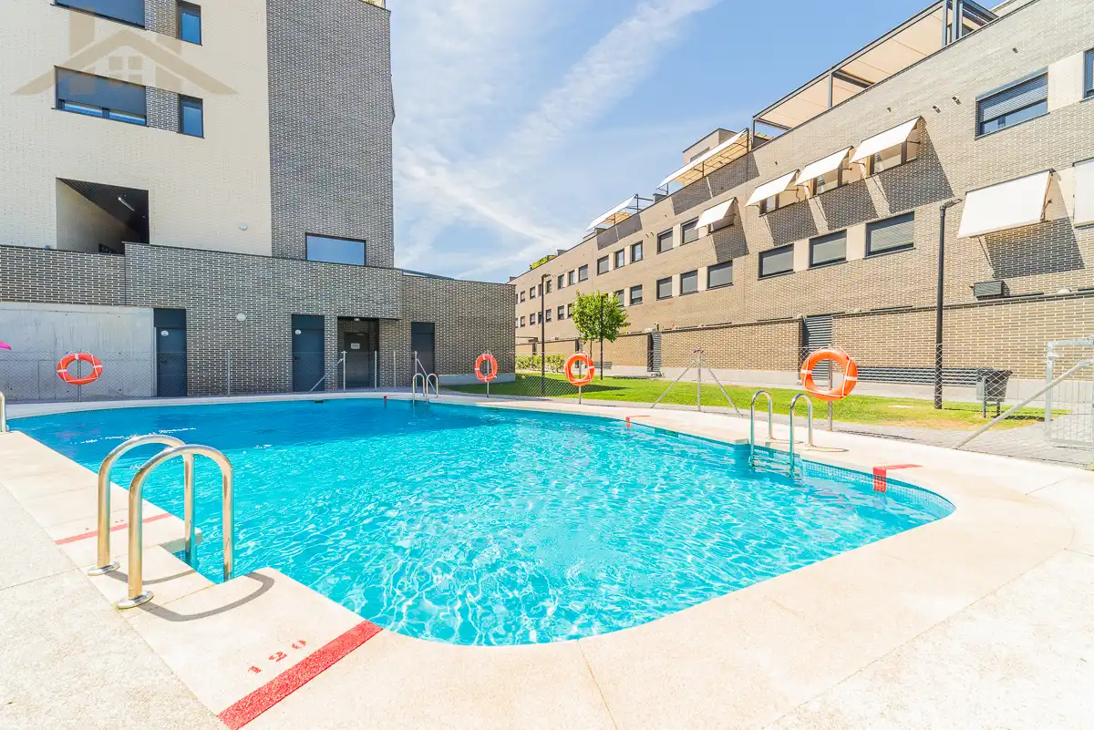 Piscina de Pis en venda en Arroyomolinos (Madrid) amb Aire condicionat, Calefacció i Jardí privat
