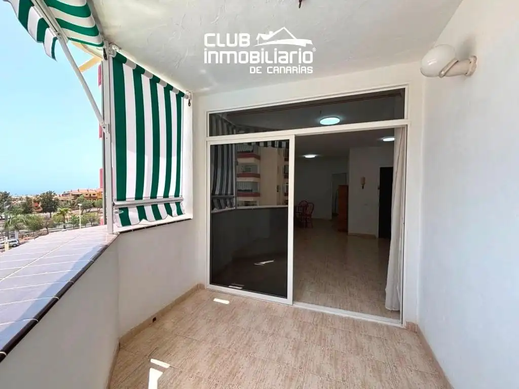 Vista exterior de Pis de lloguer en Adeje amb Terrassa, Moblat i Piscina comunitària